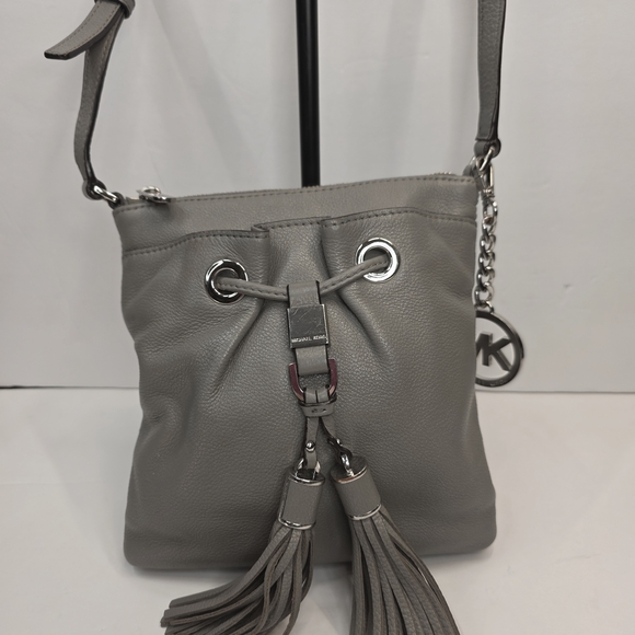 MICHAEL KORS Camden Granite Gray Pebbled Leather Crossbody w/ Drawstring Tassels - Picture 1 of 11